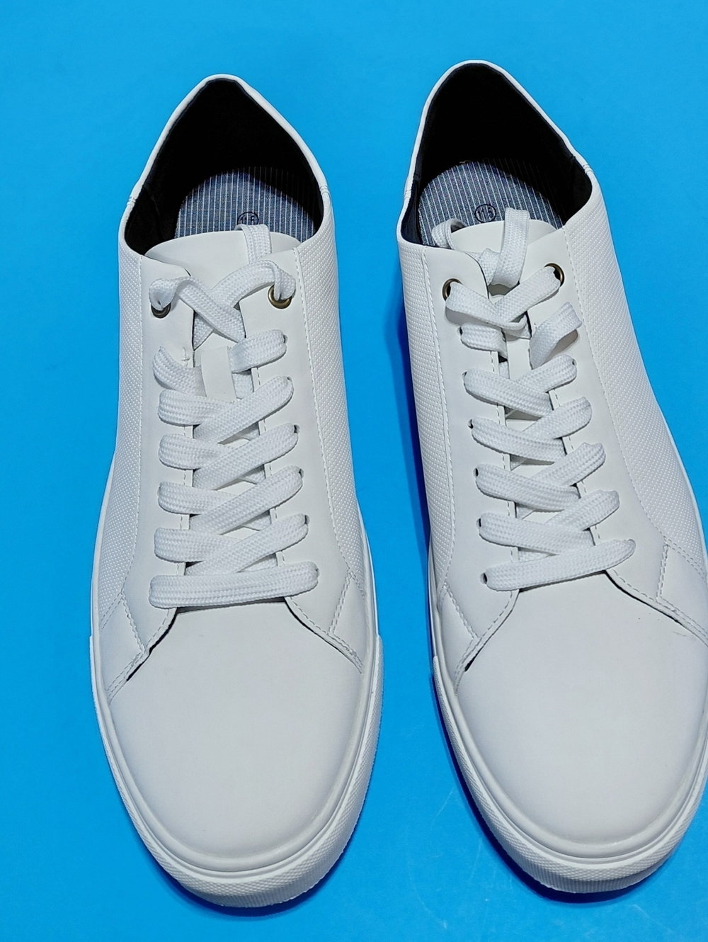 TOECAP Men’s White Lace-Up Sneakers Size 11.5